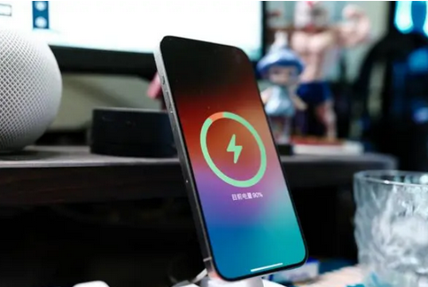 涟水苹果15换屏服务分享用什么充电器给iPhone15充电更好 